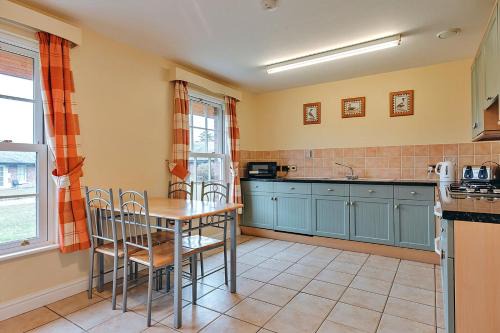 Eaton Mascott House | Finest Retreats - Netley Hall - Mulberry