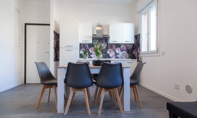 Lidi Ferraresi Apartment | Fiocinino two-room apartment 150 m from the sea