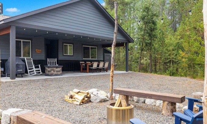 Donnelly Cabin | Fire & Fun Cabin with firepit