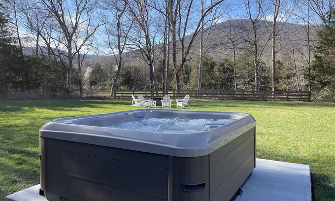 Nellysford House | Fire Pit+Hot Tub+Game Room in family-friendly house perfect for Christmas