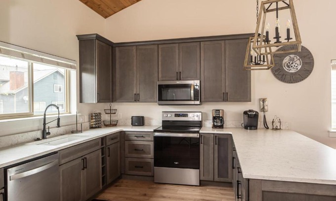 Big Sky House | Firelight Chalet - 106 Candlelight Meadows