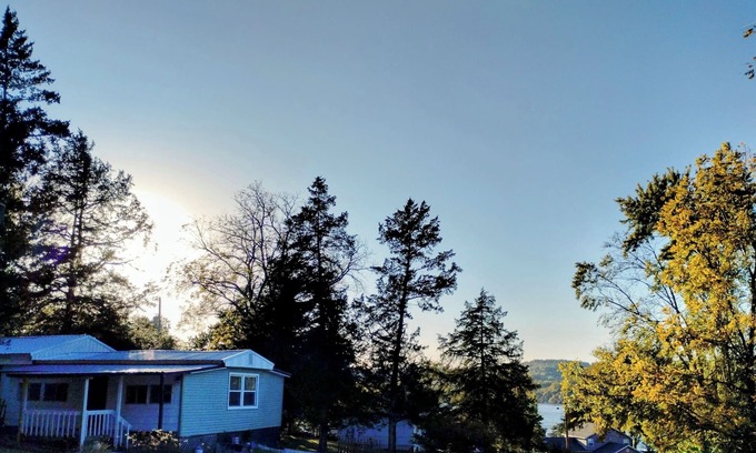 Camdenton House | Firepit, Deck, lake access and wifi,Near HAHA Tonka Park, Cave and Amphitheater