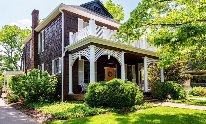 Versailles House | Fireplace, Downtown, Versailles, Bourbon, Garden LUX, Fully Loaded