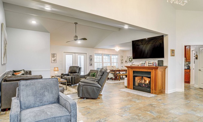 Heber Springs House | Firplace & Deck: Riverfront Heber Springs Home