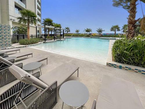 Sheikh Zayed Road Apartment | FIRST CLASS Studio Luxe Living