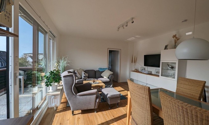 Busum Apartment | Fischerbude - Balkon, Gartenmöbel, Induktionsherd, Dusche, Waln, Pkw-stellplatz