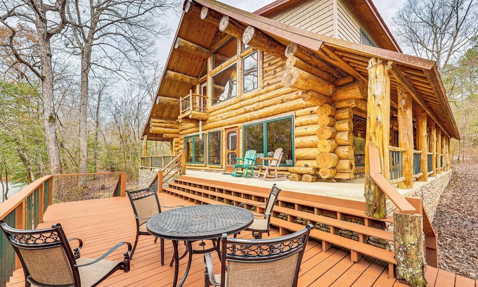 Murfreesboro Cabin | Fish, Boat & Hike: Pet-Friendly Cabin in Arkansas