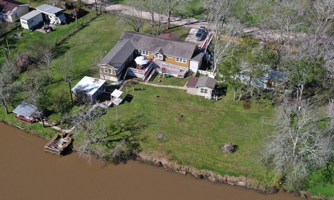 Cedar Lane House | Fish Camp - Backyard Caney Creek Fishing - 7.5 Miles from the Gulf