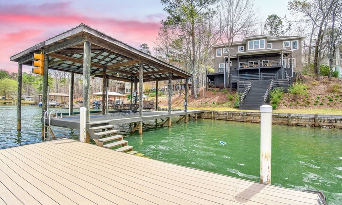 Dadeville House | Fishbowl Retreat, Fishbowl Retreat- Large Lakefront Home- Sleeps 10