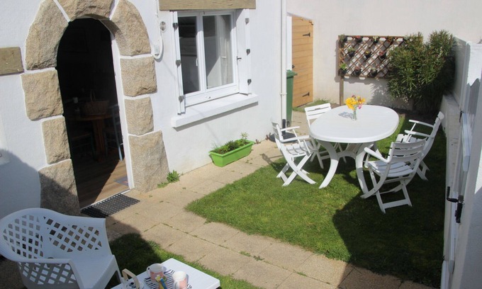 Saint-Pierre-Quiberon House | fisherman's cottage in Portivy, close to the port and beaches
