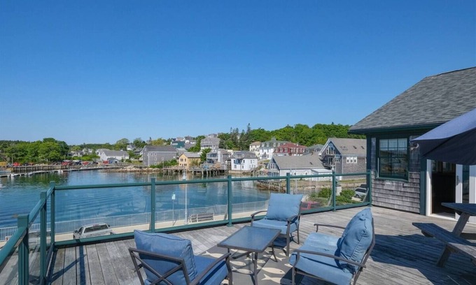 Stonington Apartment | Fisherman`s Loft - In-town Apartment, Ocean Views