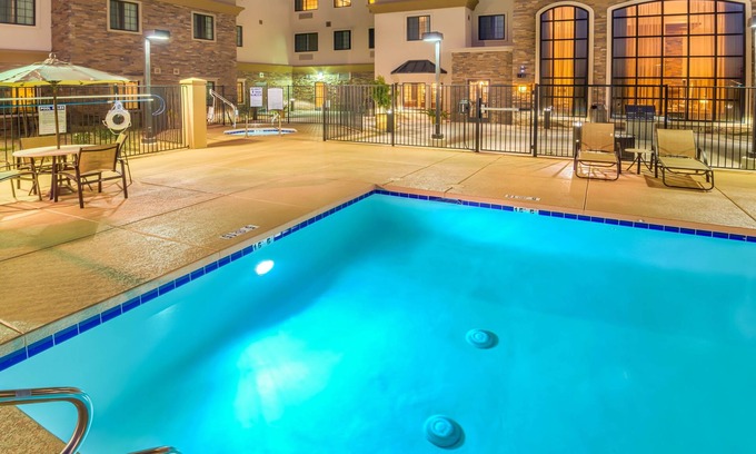 Chandler Condo | Fitness Center Access + Heated Outdoor Pool | Free Breakfast