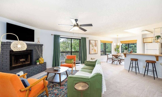 Flagstaff Apartment | Flagstaff Country Club | Mid-Century Condo Stay