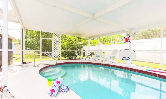 Walsingham House | Flamingo Lounge | Pool, Firepit, Grill, Sleeps 10