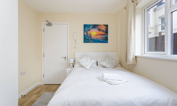 Southampton City Centre Apartment | Flat 2 - Luxury Blackberry Apartments