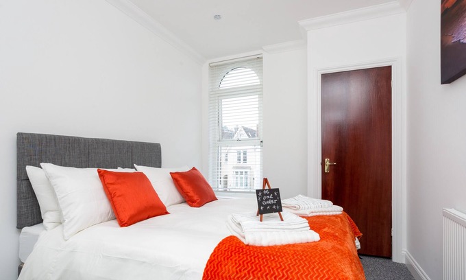 Southsea Apartment | Flat 3| Luxury 1 BR Flat| Southsea w/Free Parking