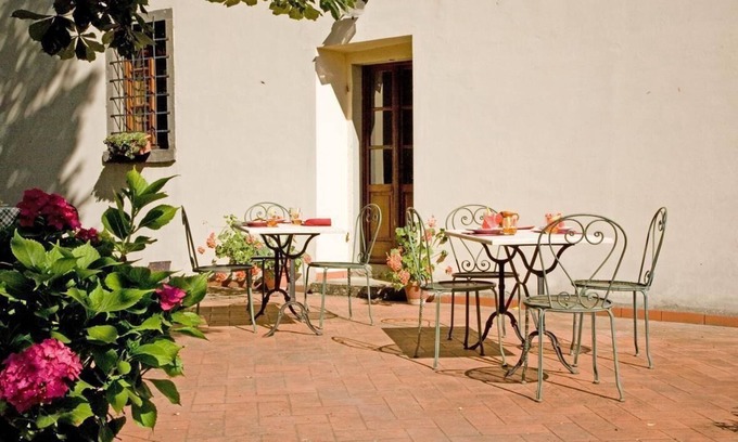 Moggiana Apartment | Flat in an old villa with swimming pool