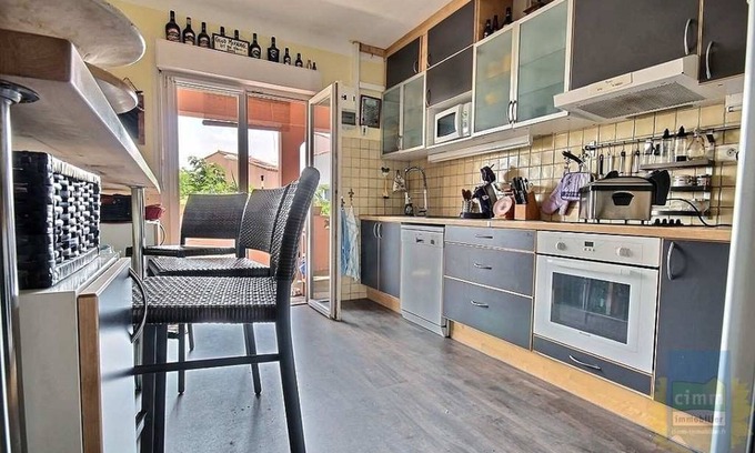 Portiragnes-Plage Apartment | Flat sleeps 6, 100 meters from the beach, close to all shops