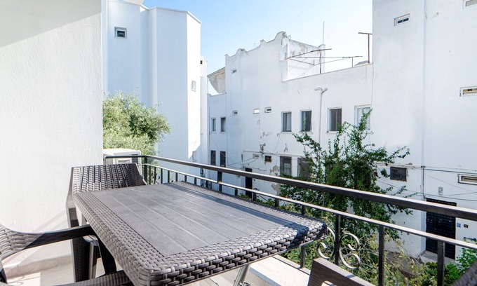 Turgutreis City Center Apartment | Flat w Balcony Garden 3 min to Beach in Bodrum