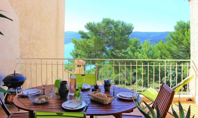 Sainte-Croix-du-Verdon Apartment | Flat with lake view