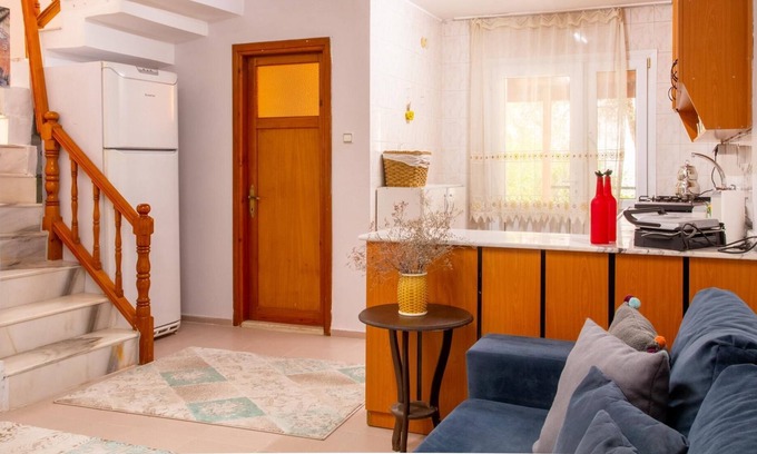 Konak Apartment | Flat with Large Balcony in Izmir
