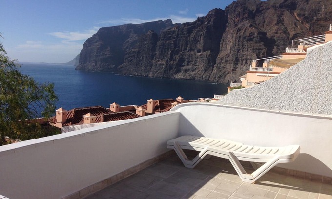Los Gigantes Apartment | Flat with views, terrace and swimming pool