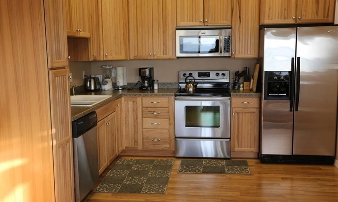 Polson House | Flathead Lake - Condo building 23 beds