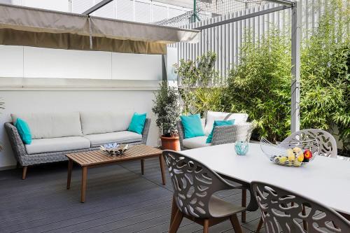 Alfama Apartment | Flea Market Alfama House (Patio/Pool/AC/Garage)