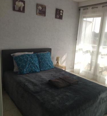 Sens Apartment | Fleur d'orchidée studio 99