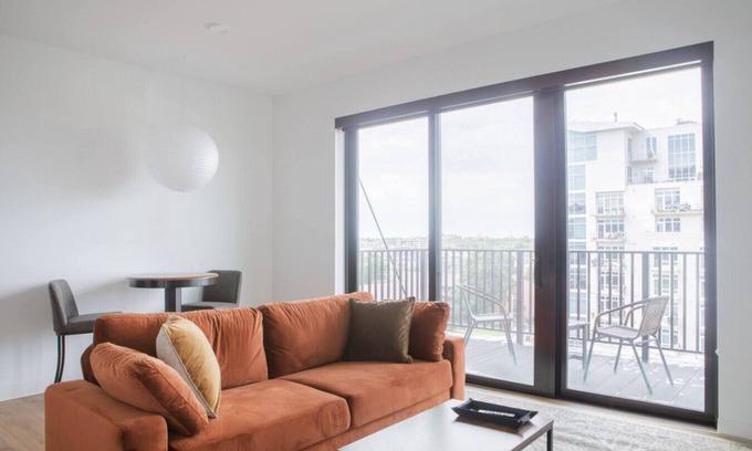 East Town Apartment | Flexhome East Side 1BR NO8 - Balcony+Pool+Gym