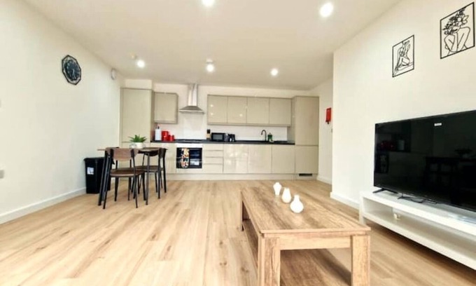 Chadwell Heath Apartment | FlexiLux Stays - Luxury Brand New Apt. L1B233