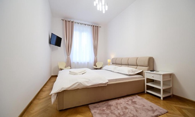 Center Apartment | FLH - Kaly's Place