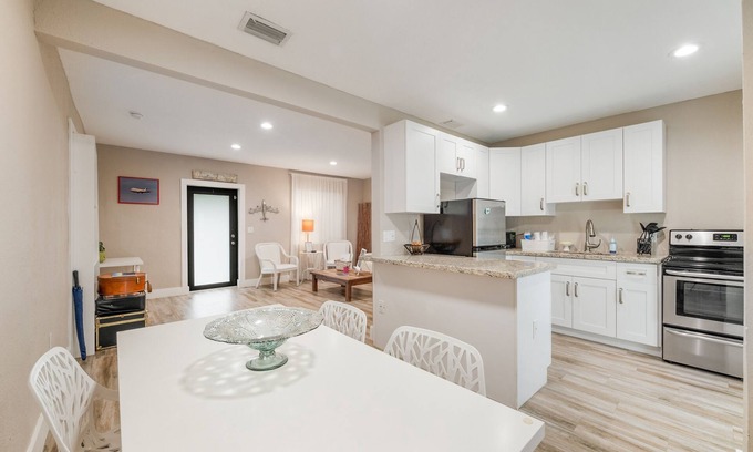 Coral Terrace House | Flight Deck. Pet friendly. Southwest area.