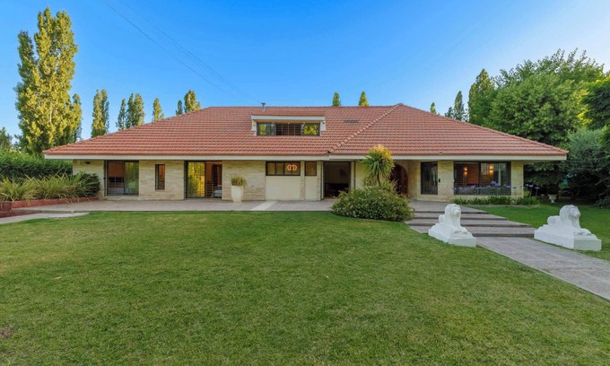 Chacras de Coria Villa | Fliphaus + Wine Country - Deluxe Villa 9 Bd 27 pax + Daily Cleaning