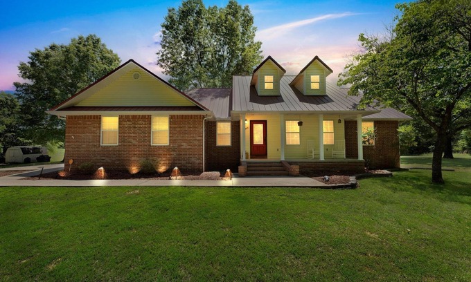 Flippin House | Flippin Haven: Spacious & Cozy Retreat 3 Bedroom Home by RedAwning