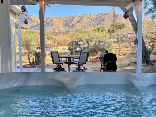 Joshua Tree House | Float Pool, Telescope, Hot Tub, Sauna, BBQ, Mountain Views