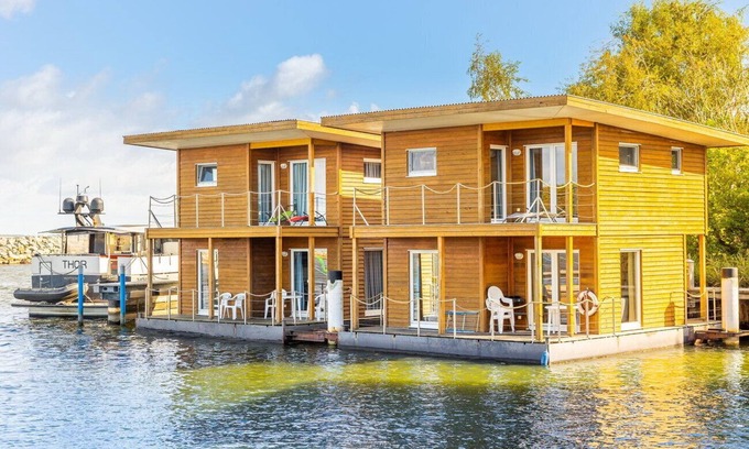 Barth House | Floating Houses - Komfortable Schwimmende Ferienhäuser im Barther Yachthafen