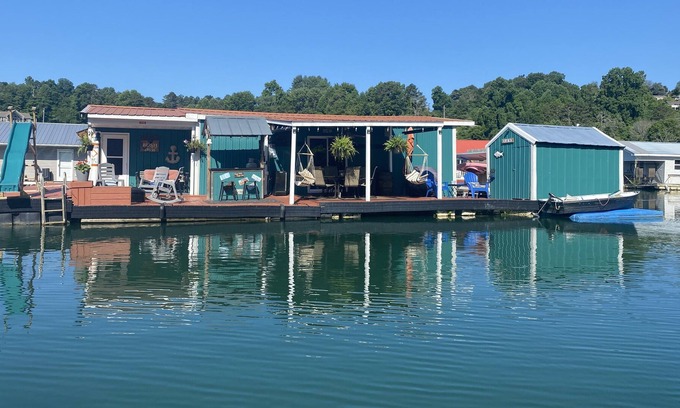 La Follette Boat Rental | Floating Oasis for Relaxation. BYO...Boat. Wifi, Telephone, Covered Porch