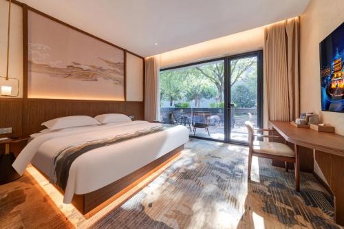 Lianhu House | Floral Hotel Yinshiyi Chang'an, Xi'an Bell and Drum Tower Sajinqiao Subway Station