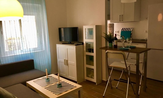 Ciudad Jardin Apartment | Flores