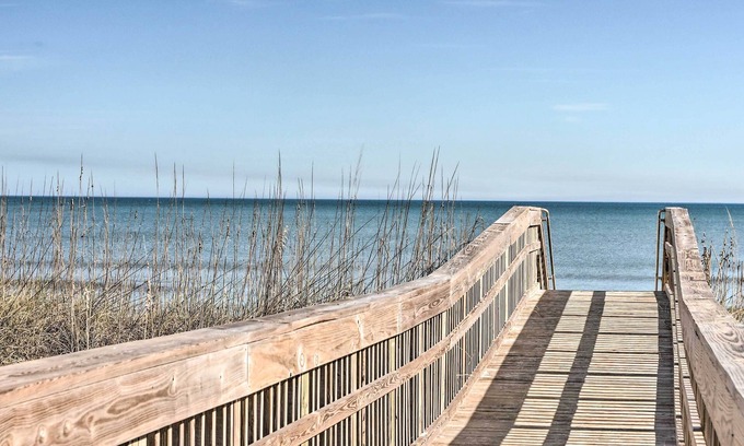 Fernandina Beach Apartment | Florida Condo w/Pool & Tennis: Walk to Beach!