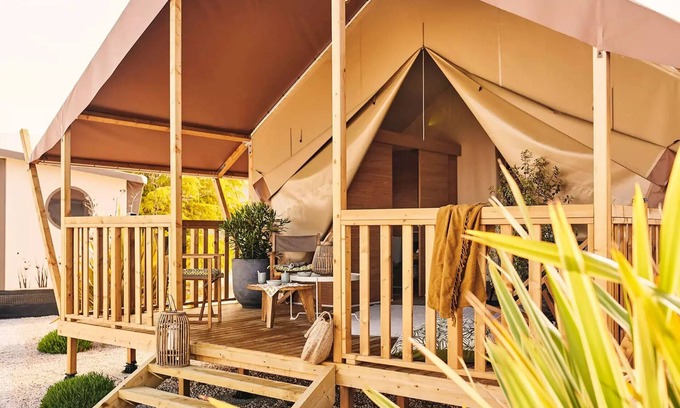 Cordelle House | Flower Camping de Mars * - Woodlodge View Loire Comfort 26m2 - 2 bedrooms + terrace 4 people