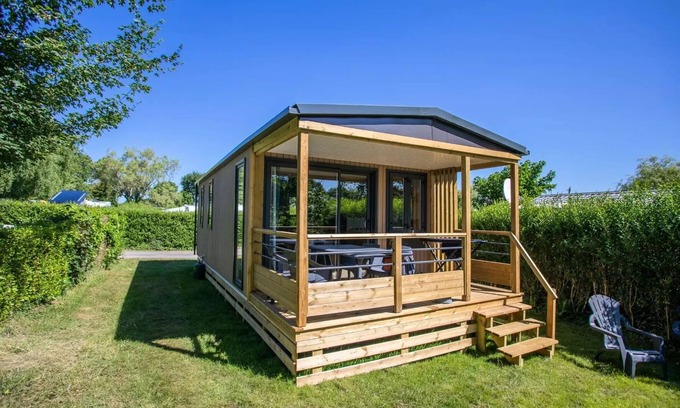 Tregunc House | Flower Camping Domaine de Pendruc * - Mobilhome AVEN Premium 28 m2 2 bedrooms/covered terrace + TV + LV + Sheets 4 people