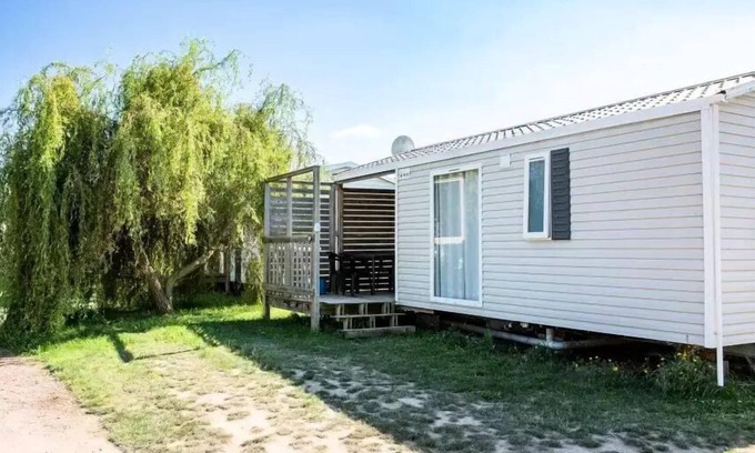 Brehemont House | Flower Camping Loire et Châteaux * - Mobil-home Standard 27m2 (2 bedrooms) + integrated terrace 4 people
