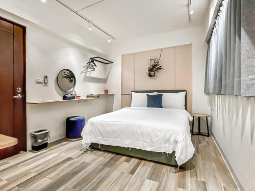 West Central District House | Flower House