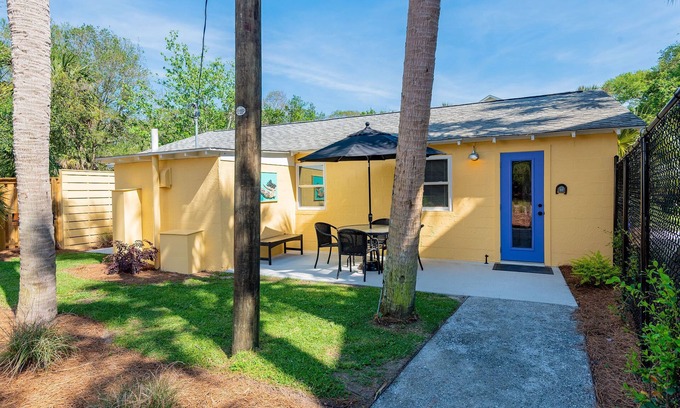 Sunset Point House | Folly Vacation Laid Back Casual Beach Bungalow 209-B