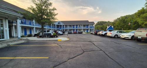 Fontana-on-Geneva Lake Hotel | Fontana Village Inn