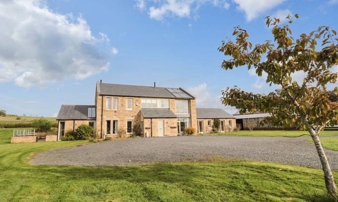 Morpeth House | FONTBURN FARMHOUSE, pet friendly, luxury holiday cottage in Rothbury