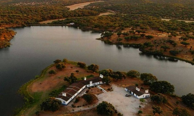Redondo Other | Fontes - The essence of the Alentejo with a private lake