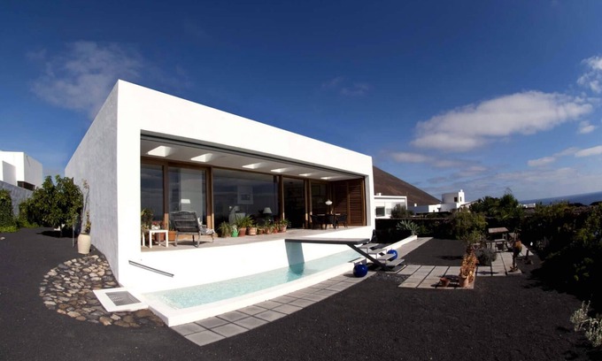 Guatiza House | For individuals and/or families outside of the tourist centers